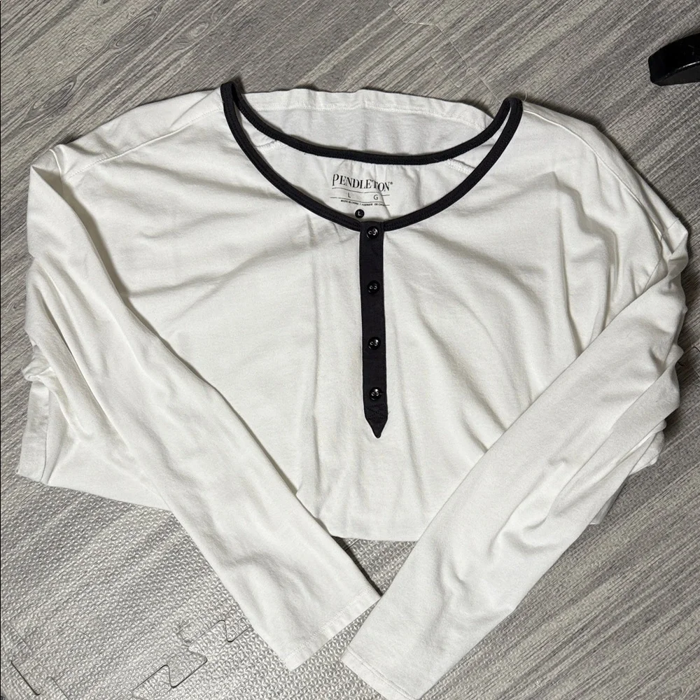Pendleton Women's Basic White and Black Faux Button Down Shirt Size Large